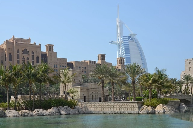 location de voiture avec chauffeur à Dubaï