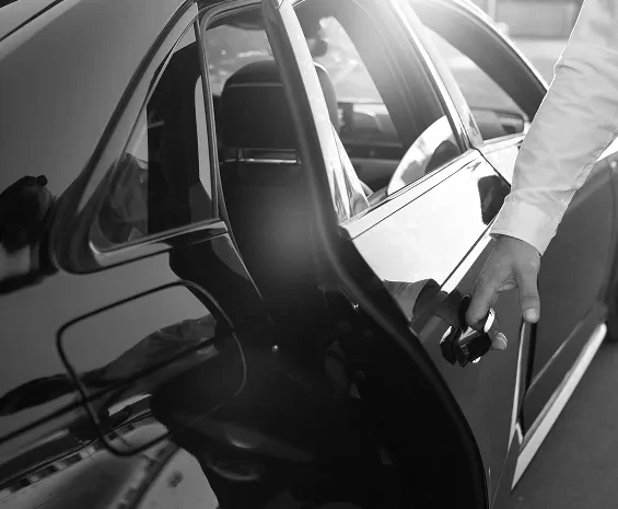 VOUS SOUHAITEZ UNE VOITURE AVEC CHAUFFEUR_